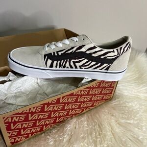 Van WM 9.5 - cream & brown. Brand New never Used.